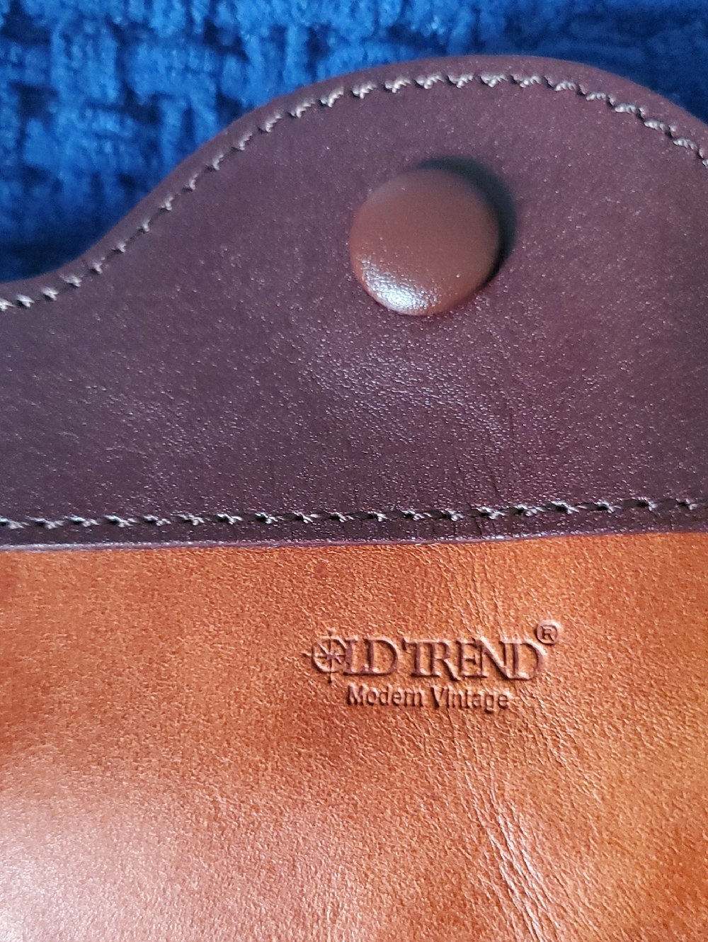 Old Trend Two-Tone Leather Drawstring Crossbody Bag in Saddle Brown - Picture 3 of 10